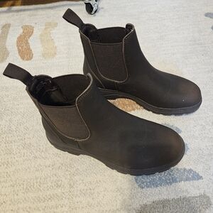 Cushionaire Chelsea Boots NWOT